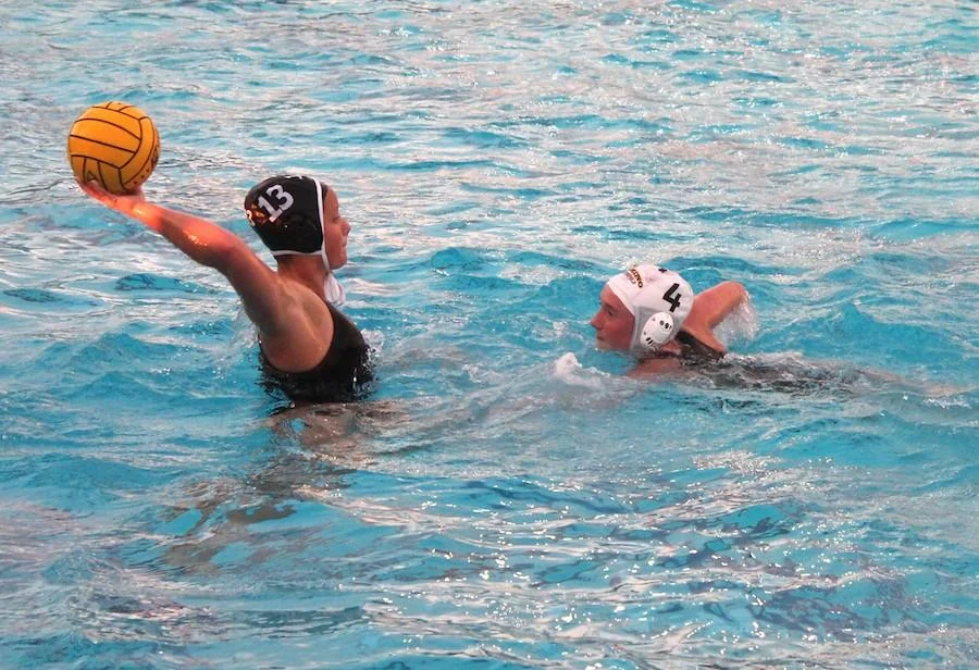 Carlsbad Lancers girls water polo match play